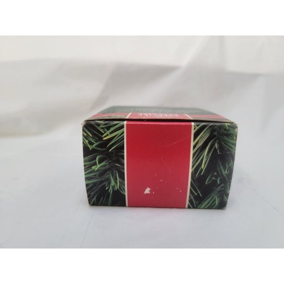 Hallmark Keepsake Ornament-Child's Fourth Christmas-Child's Age Collection 1991 - Picture 10 of 11